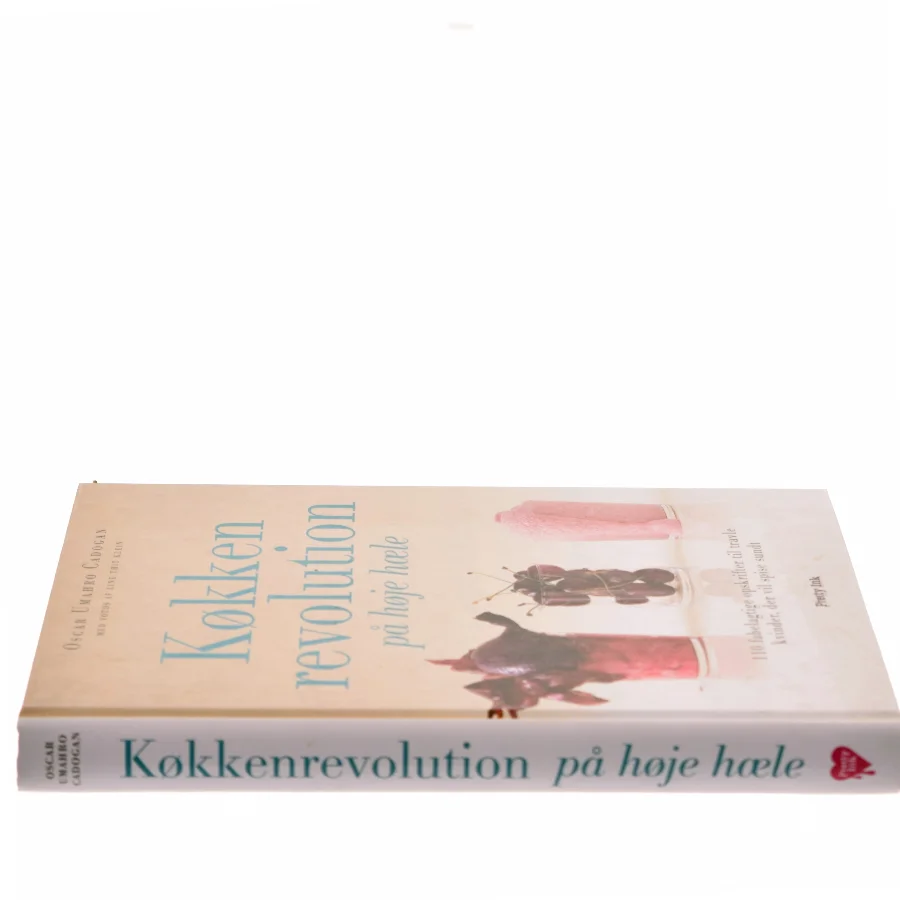 Køkkenrevolution på høje hæle : 110 fabelagtige opskrifter til travle kvinder, der vil spise sundt af Oscar Umahro Cadogan (Bog)