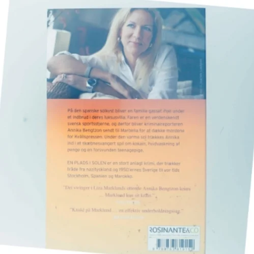 En plads i solen : krimi af Liza Marklund (Bog)