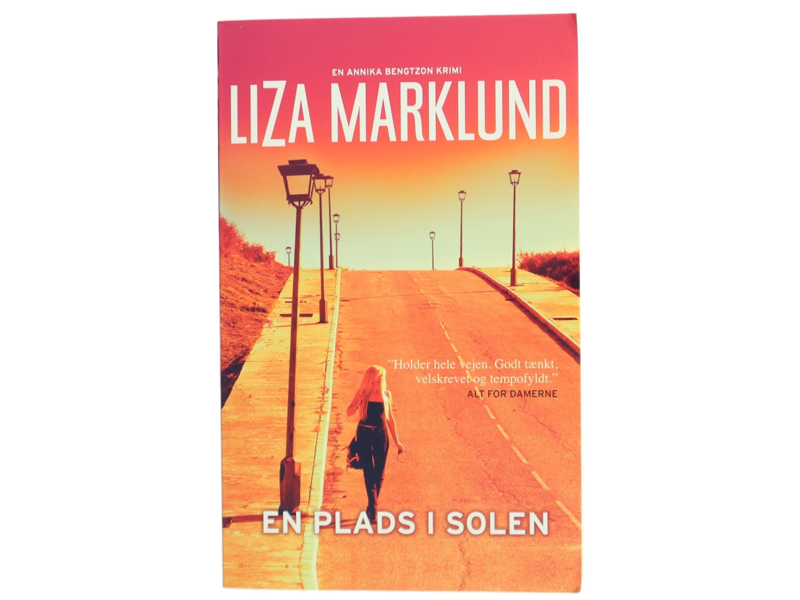 En plads i solen : krimi af Liza Marklund (Bog)