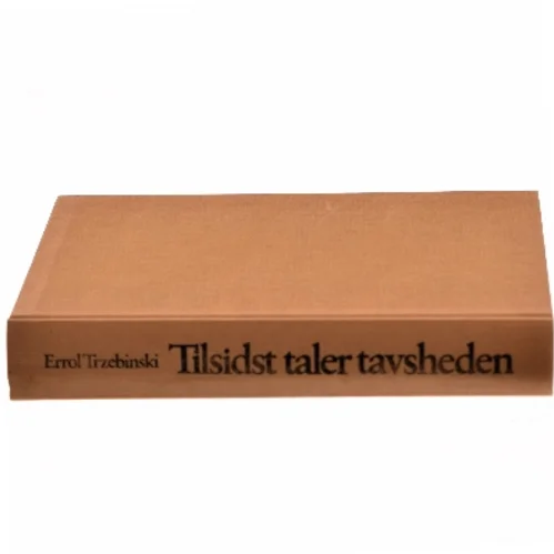 Tilsidst taler tavsheden af Errol Trzebinski (Bog)