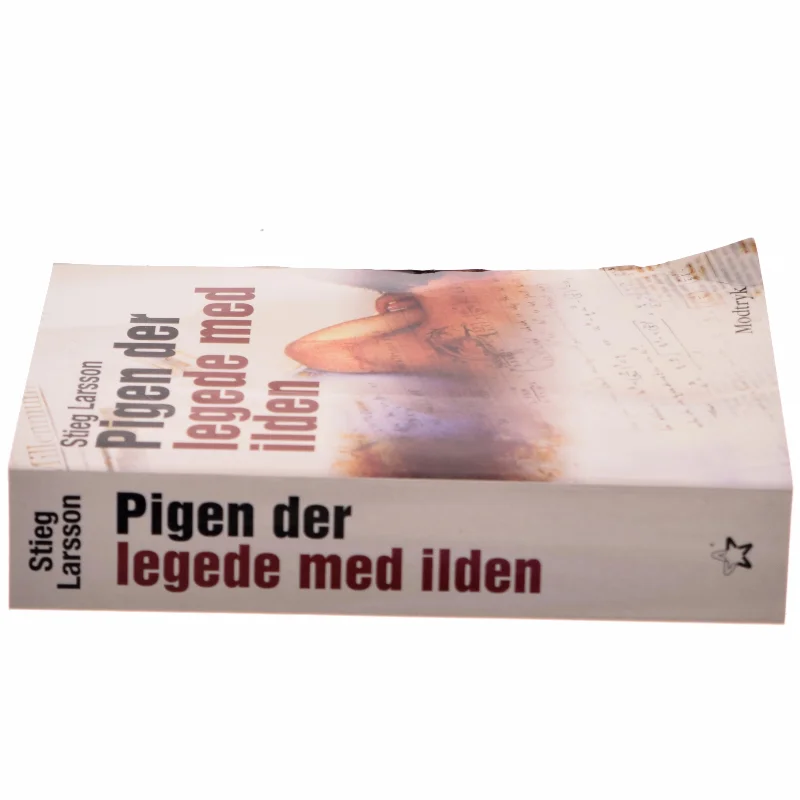Pigen Der Legede Med Ilden (Millennium, 2. Bind) af Stieg Larsson (Bog)