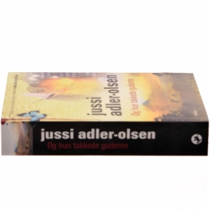 Og hun takkede guderne af Jussi Adler-Olsen (Bog)