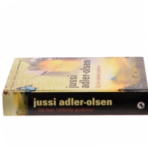 Og hun takkede guderne af Jussi Adler-Olsen (Bog)