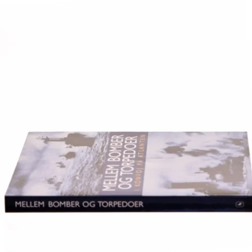 Mellem bomber og torpedoer : i konvoj på Atlanten : kaptajn Martin Bantz' erindringer fra 1940 til 1945 (Bog)