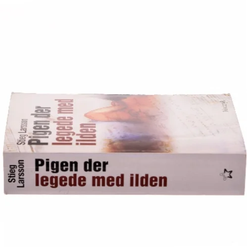Pigen Der Legede Med Ilden (Millennium, 2. Bind) af Stieg Larsson (Bog)