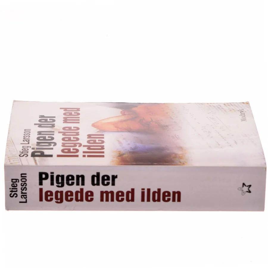 Pigen Der Legede Med Ilden (Millennium, 2. Bind) af Stieg Larsson (Bog)