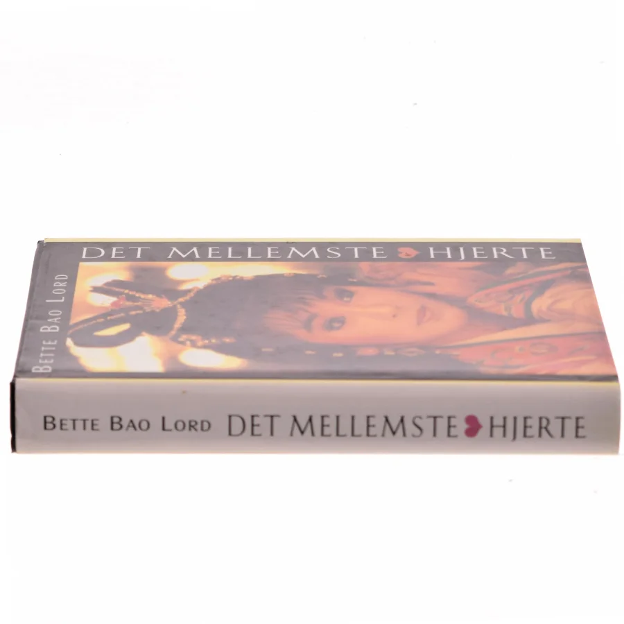 Det Mellemste Hjerte af Bette Bao Lord (Bog)