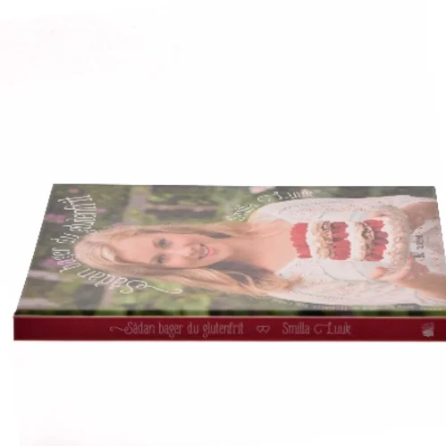 Sådan bager du glutenfrit : yndlingsopskrifter og smarte tips af Smilla Luuk (f. 1997) (Bog)