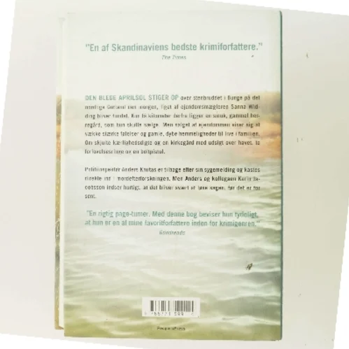 Den du elsker : kriminalroman af Mari Jungstedt (Bog)