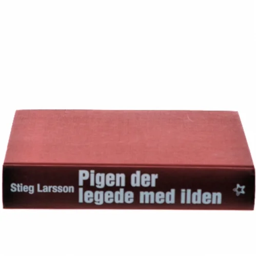 Pigen der legede med ilden af Stieg Larsson (Bog)