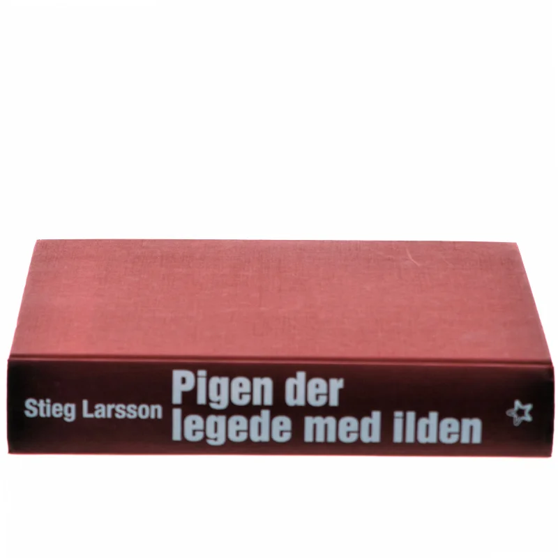 Pigen der legede med ilden af Stieg Larsson (Bog)