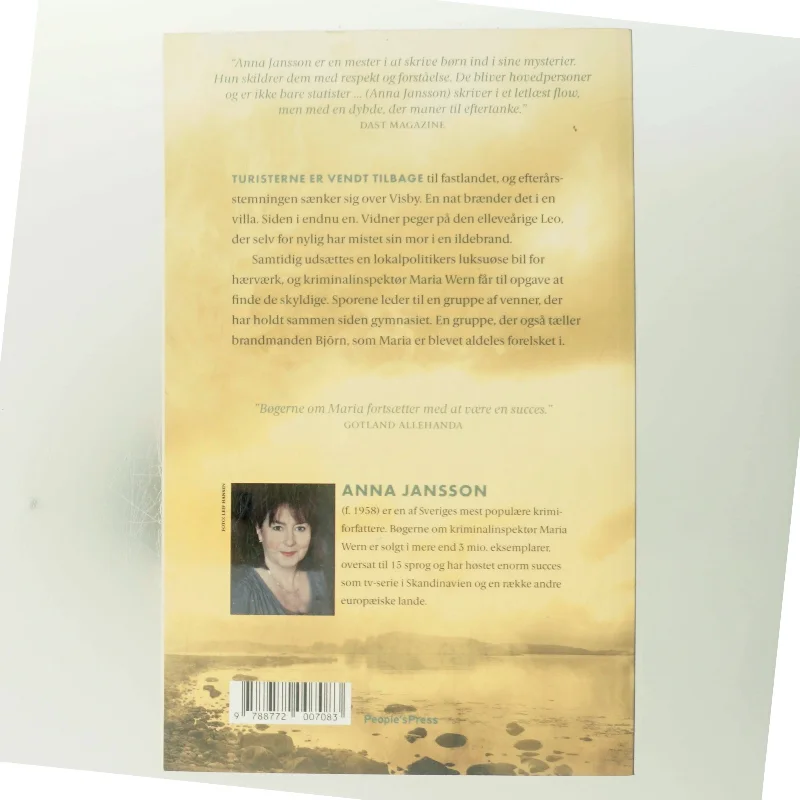 Dans på glødende kul : kriminalroman af Anna Jansson (Bog)