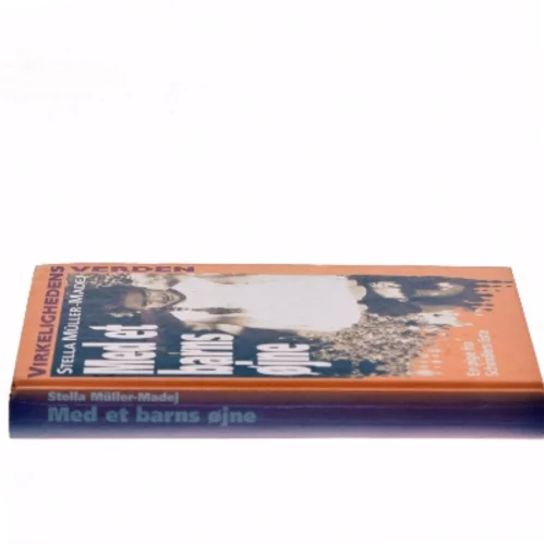 Med et barns øjne af Stella Müller-Madej (Bog)