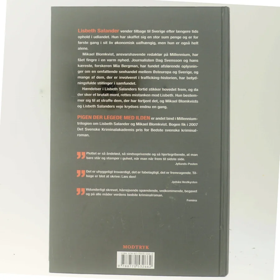 Pigen der legede med ilden af Stieg Larsson (Bog)