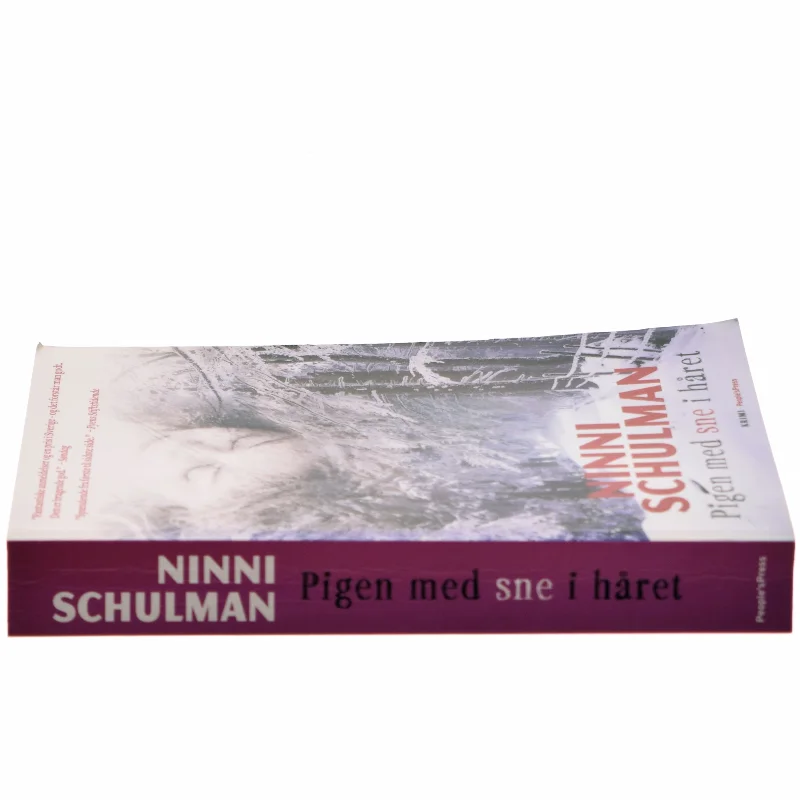 Pigen med sne i håret af Ninni Schulman (Bog)
