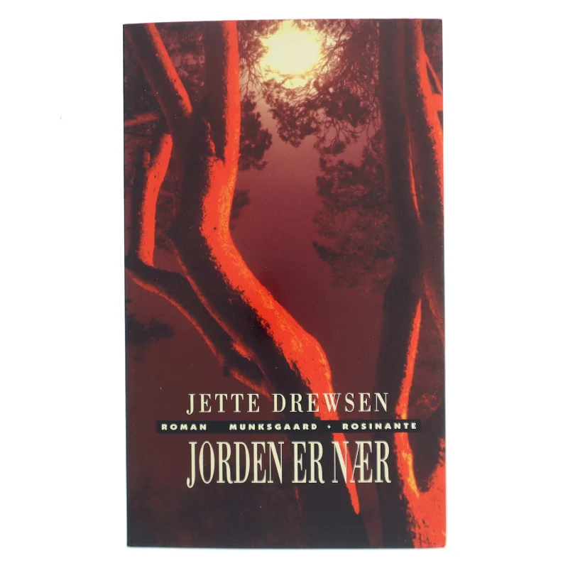 Jorden er nær : roman af Jette Drewsen (Bog)