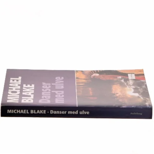 Danser med Ulve af Michael Blake (f. 1943) (Bog)