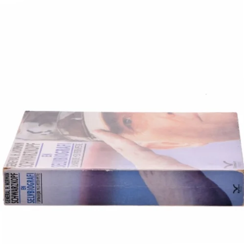 En selvbiografi af General H. Norman Schwarzkopf i samarbejde med Peter Petre (Bog) fra Børsen Bøger