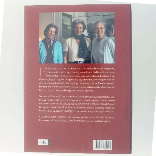 Tre søstre : samtaler mellem dronning Margrethe, prinsesse Benedikte og dronning Anne-Marie af Jon Bloch Skipper (Bog)