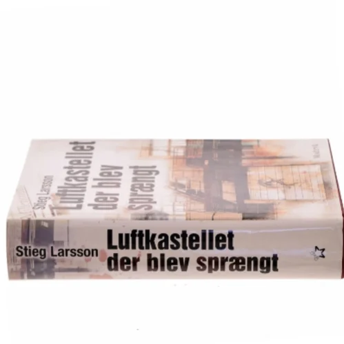 Luftkastelletderblevsprngt Stir up a Hornets' Nest of Girl. Shi Dige Larsen. the Danish Original. Hardcover](chinese Edition) af Stieg Larsson (Bog)