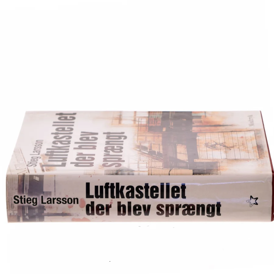 Luftkastelletderblevsprngt Stir up a Hornets' Nest of Girl. Shi Dige Larsen. the Danish Original. Hardcover](chinese Edition) af Stieg Larsson (Bog)