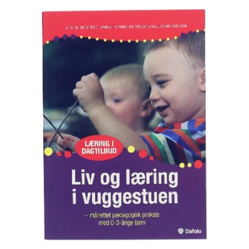 Liv og læring i vuggestuen : målrettet pædagogisk praksis med 0-3-årige af Stig Broström (Bog)