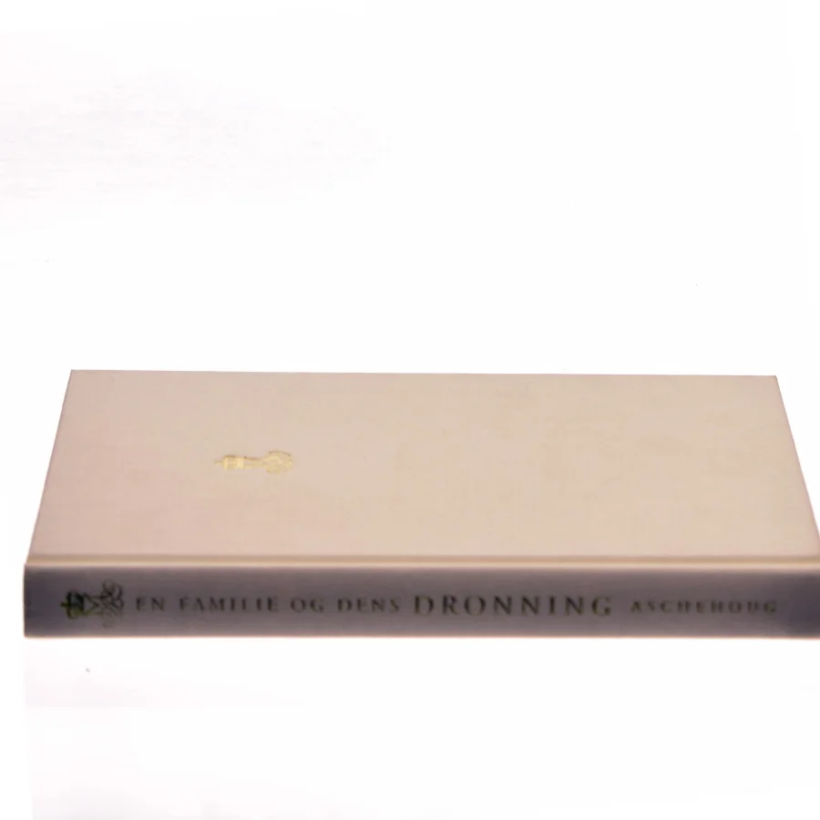 En familie og dens dronning af <Bog uden synlige forfattere> (Bog)