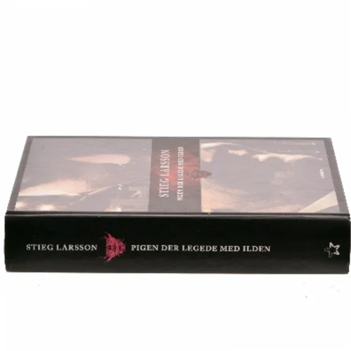 Pigen der legede med ilden. 2 af Stieg Larsson (Bog)