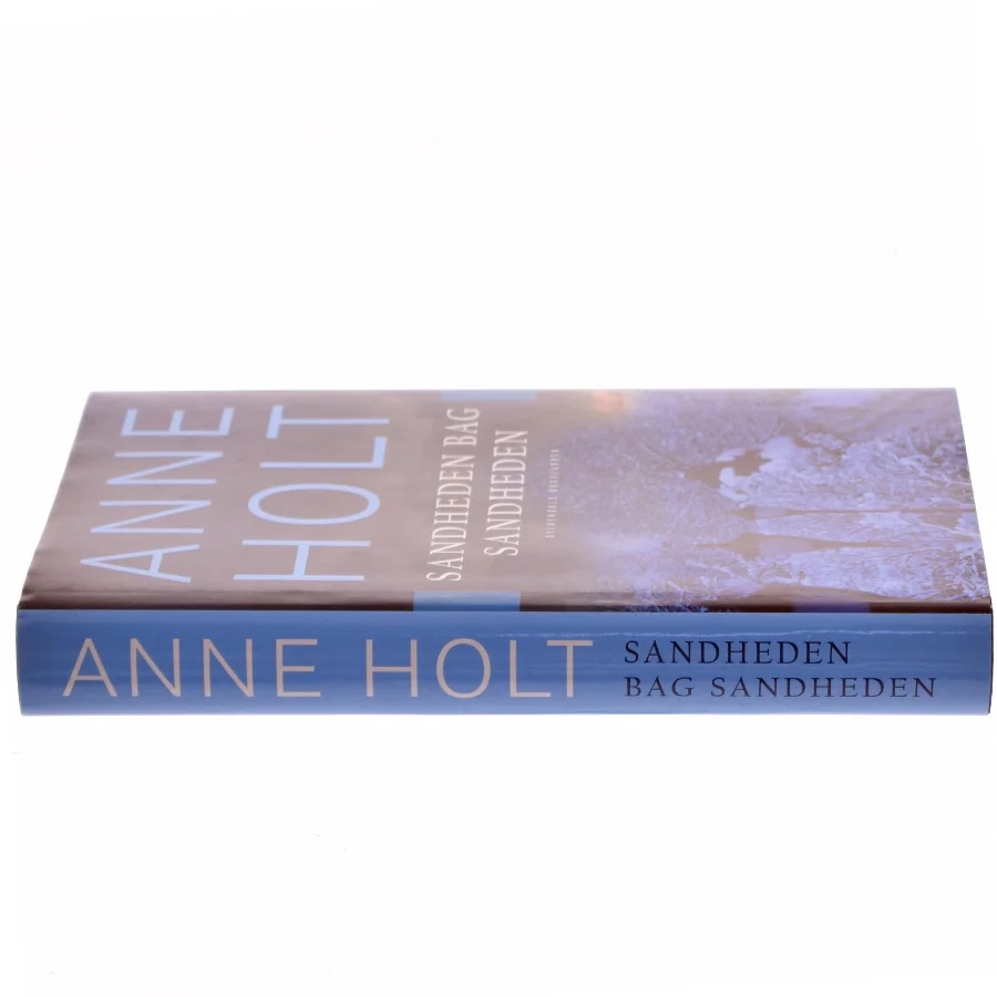 Sandheden bag sandheden : en Hanne Wilhelmsen-roman af Anne Holt (f. 1958-11-16) (Bog)