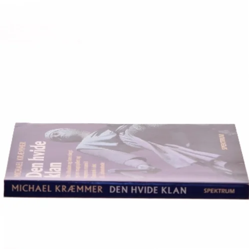 Den hvide klan : Absalon, hans slægt og hans tid af Michael Kræmmer (Bog)