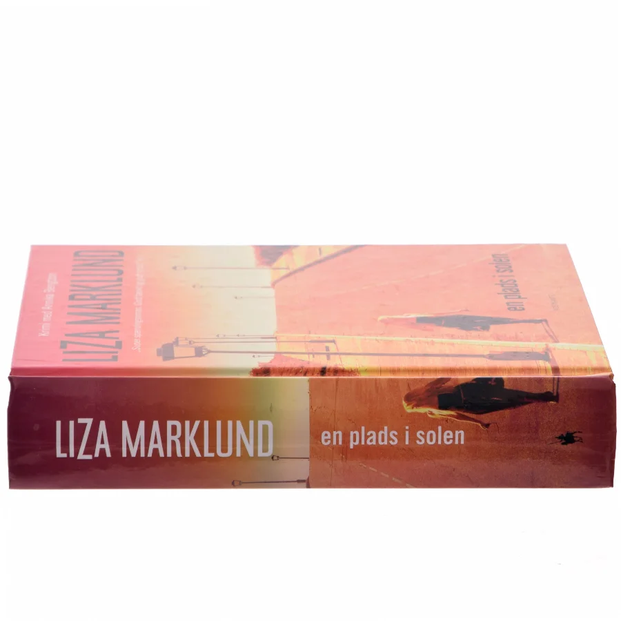 En plads i solen : krimi af Liza Marklund (Bog)