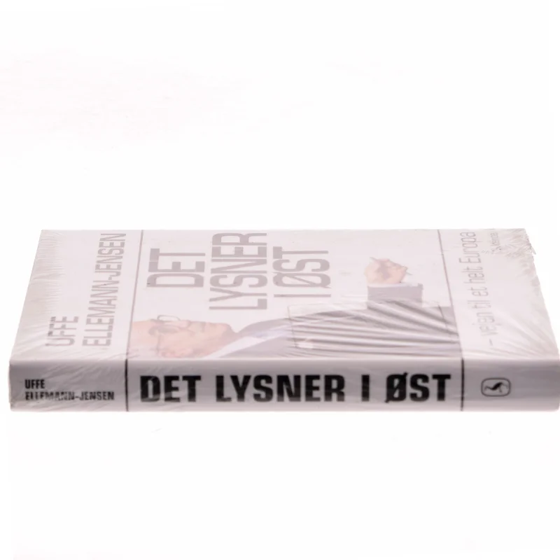 Det lysner i øst : vejen til et helt Europa af Uffe Ellemann-Jensen (Bog)