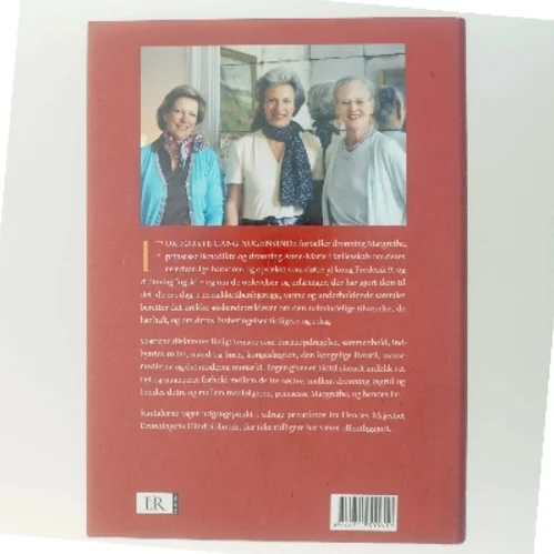 Tre søstre : samtaler mellem dronning Margrethe, prinsesse Benedikte og dronning Anne-Marie af Jon Bloch Skipper (Bog)