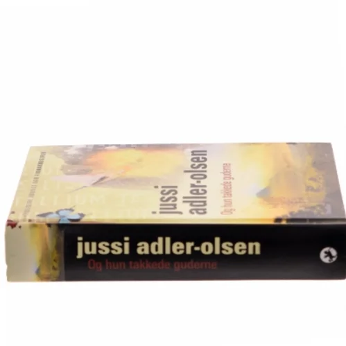 Og hun takkede guderne af Jussi Adler-Olsen (Bog)