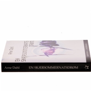En skærsommernatsdrøm : kriminalroman af Arne Dahl (f. 1963) (Bog)