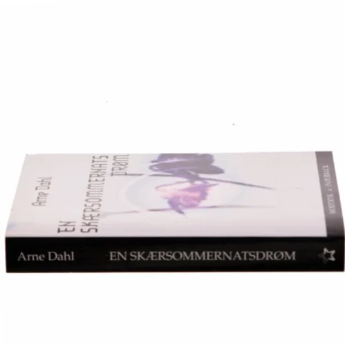 En skærsommernatsdrøm : kriminalroman af Arne Dahl (f. 1963) (Bog)