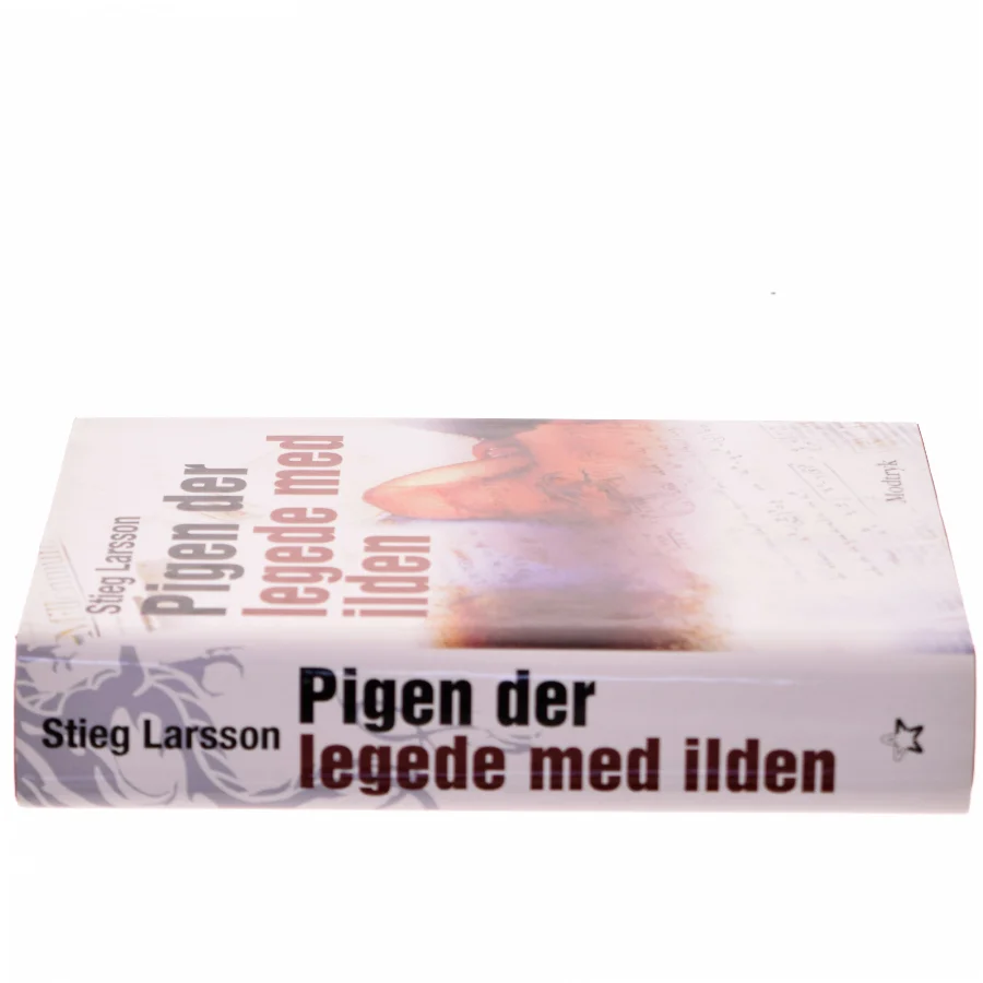 Pigen der legede med ilden bog fra Modtryk