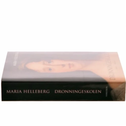 Dronningeskolen : roman af Maria Helleberg (Bog)