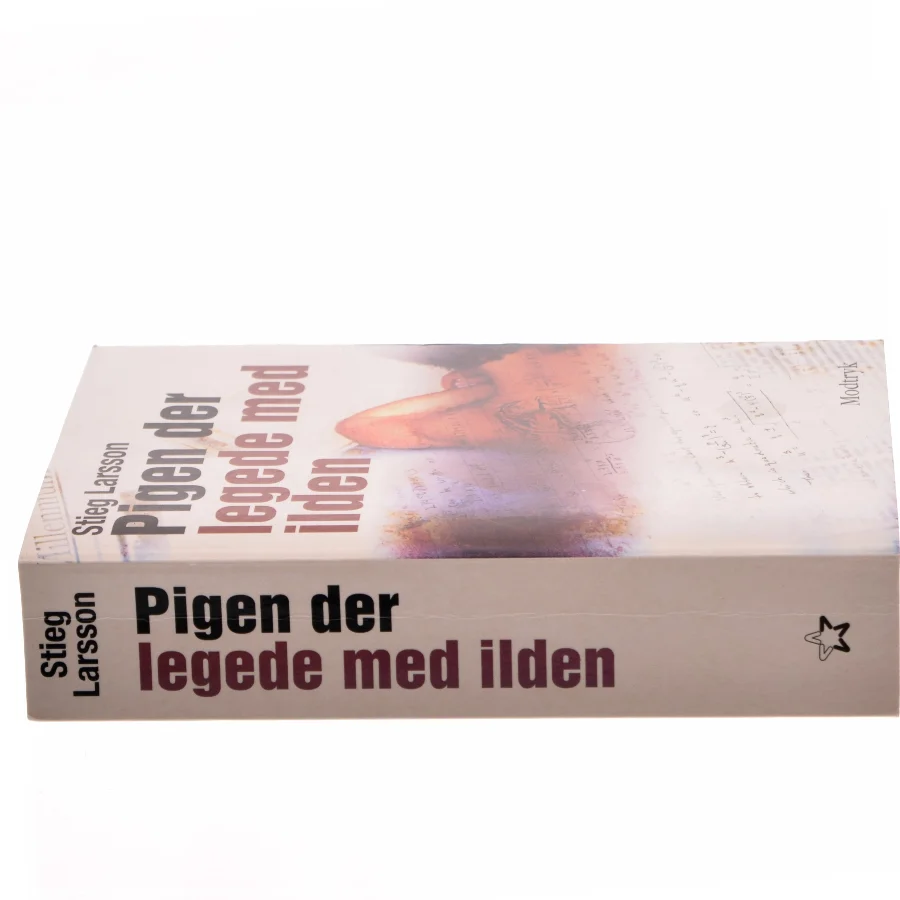 Pigen Der Legede Med Ilden (Millennium, 2. Bind) af Stieg Larsson (Bog)