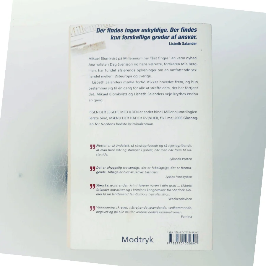 Pigen Der Legede Med Ilden (Millennium, 2. Bind) af Stieg Larsson (Bog)