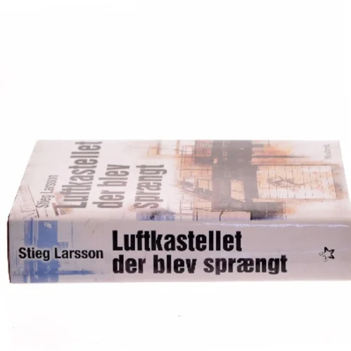 Luftkastelletderblevsprngt Stir up a Hornets' Nest of Girl. Shi Dige Larsen. the Danish Original. Hardcover](chinese Edition) af Stieg Larsson (Bog)