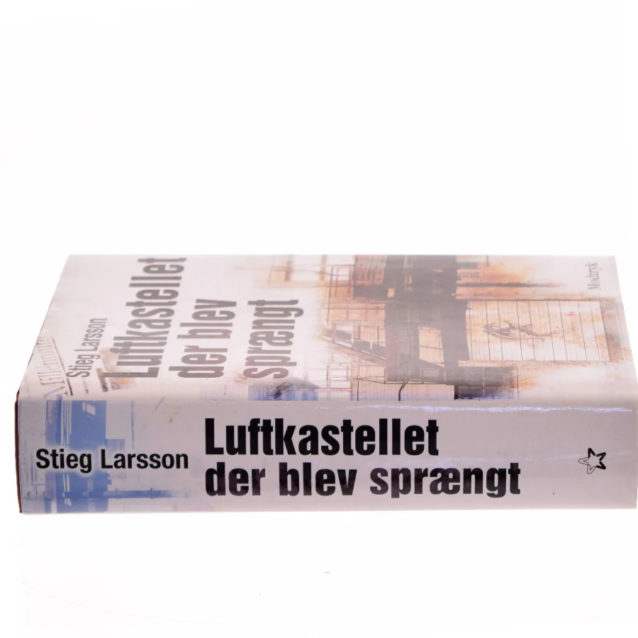 Luftkastelletderblevsprngt Stir up a Hornets' Nest of Girl. Shi Dige Larsen. the Danish Original. Hardcover](chinese Edition) af Stieg Larsson (Bog)