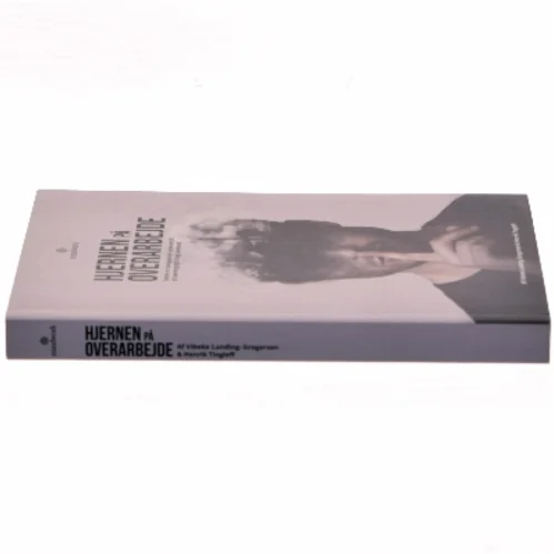 Hjernen på overarbejde : derfor er compassion vores vej til et bæredygtigt liv og samfund af Henrik Tingleff (Bog)