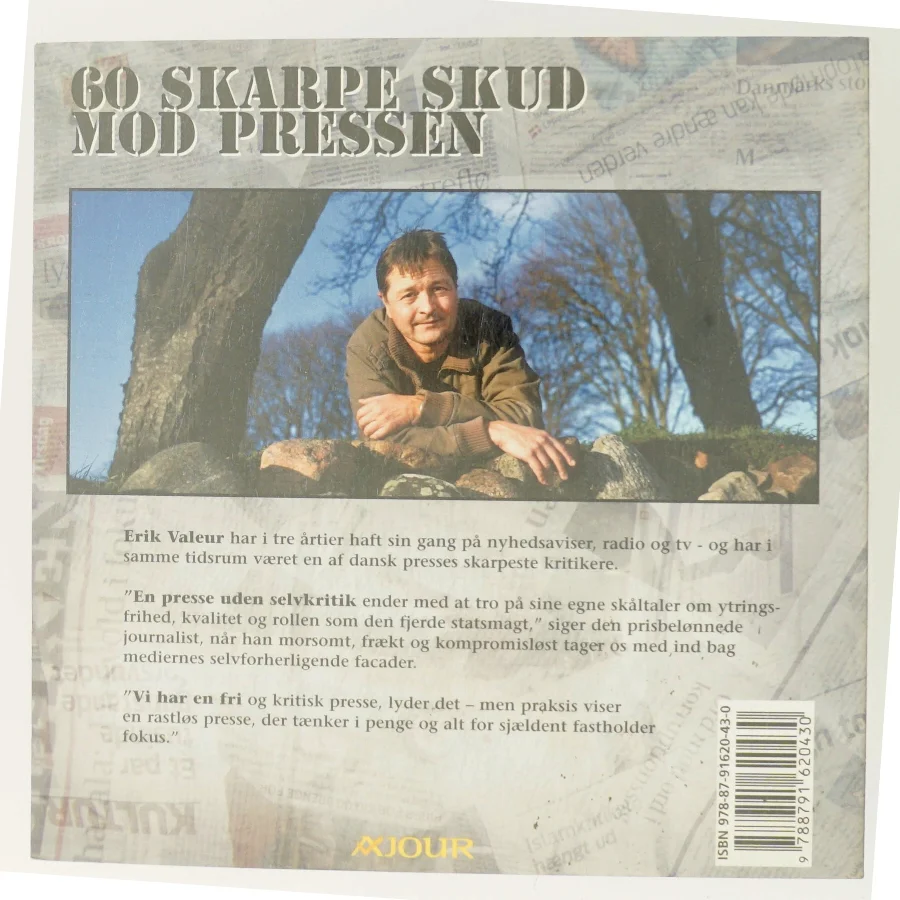 60 skarpe skud mod pressen : kommentarer om dansk journalistik 2003-2007 af Erik Valeur (Bog)