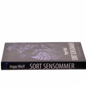 Sort sensommer af Inger Wolf (Bog)
