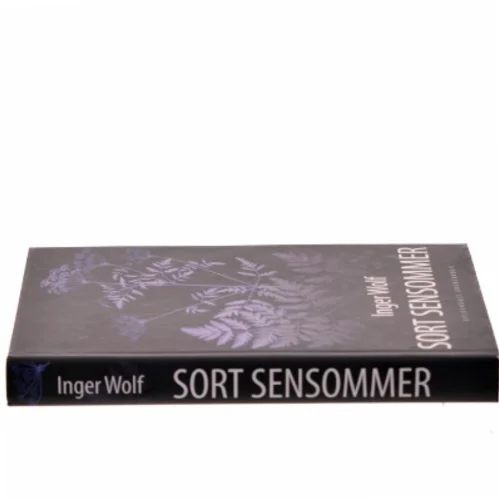 Sort sensommer af Inger Wolf (Bog)