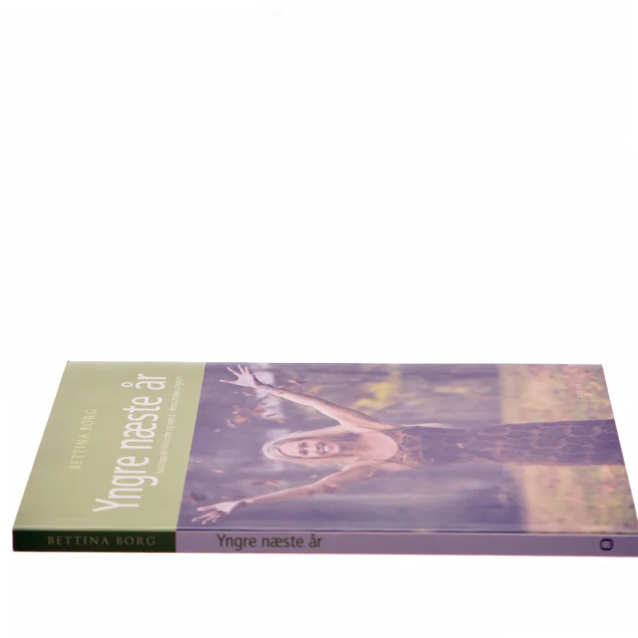 Yngre næste år af Bettina Borg (Bog)