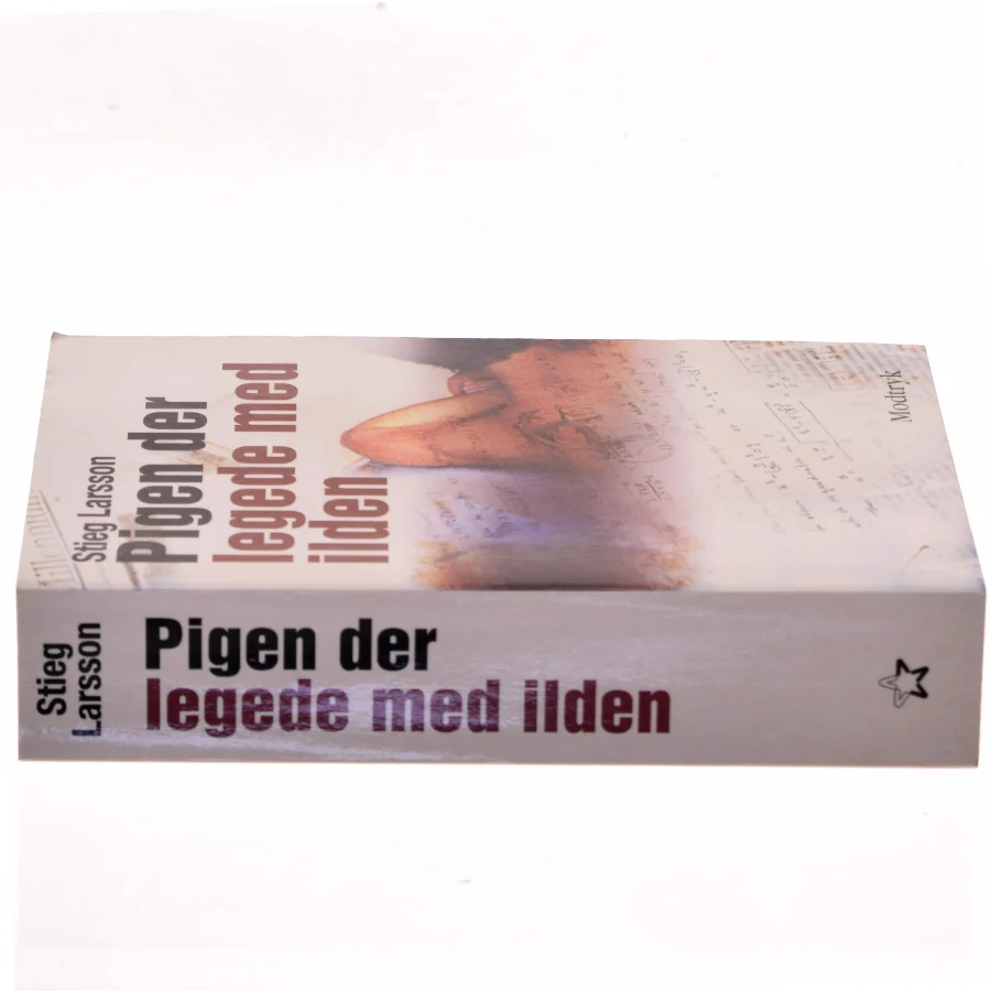 Pigen Der Legede Med Ilden (Millennium, 2. Bind) af Stieg Larsson (Bog)