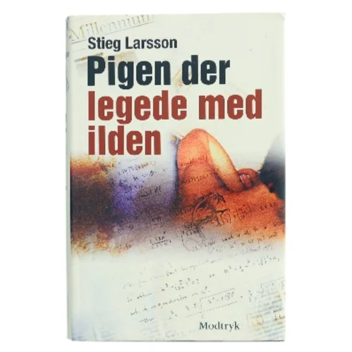 Pigen der legede med ilden af Stieg Larsson (Bog)