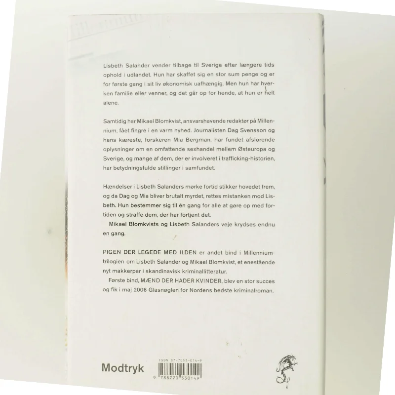 Pigen der legede med ilden af Stieg Larsson (Bog)